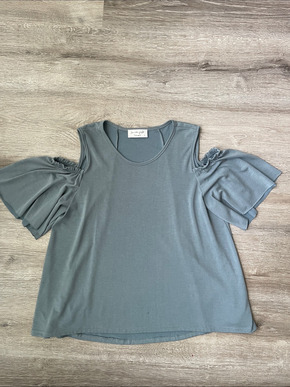 Lavender Field cold shoulder top size small